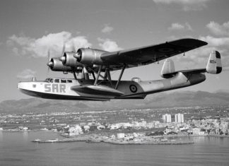 In Italia .il primo servizio aereo per passeggeri fu effettuato da idrovolanti