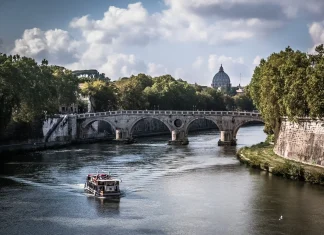 Perché il fiume Tevere venne detto «biondo»?