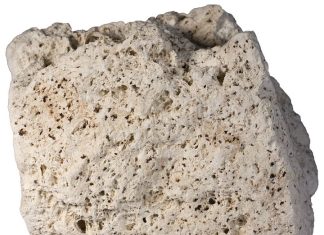 Per erigere i loro monumenti che sfidarono i millenni,gli antichi Romani usavano per lo piú la pietra pomice